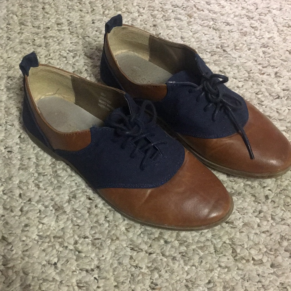 Navy blue and brown Oxford flats